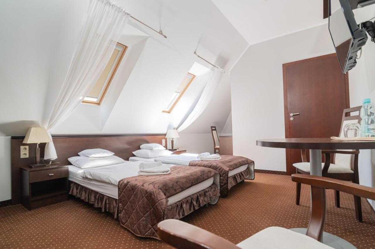 Hotel Pod Filarami Czeladź Exterior foto